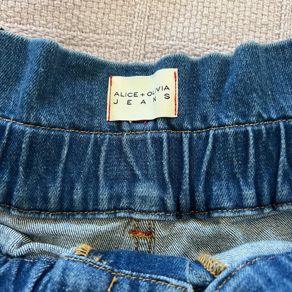 Alice + Olivia Rolled Hem High-Waist Belted Blue Denim Shorts - Picture 5 of 6